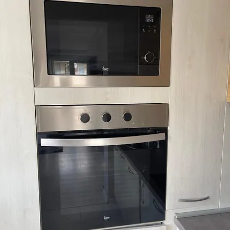 Апартамент Chicago Modern 1bdr Near Arena 8888 And Sofiamed София